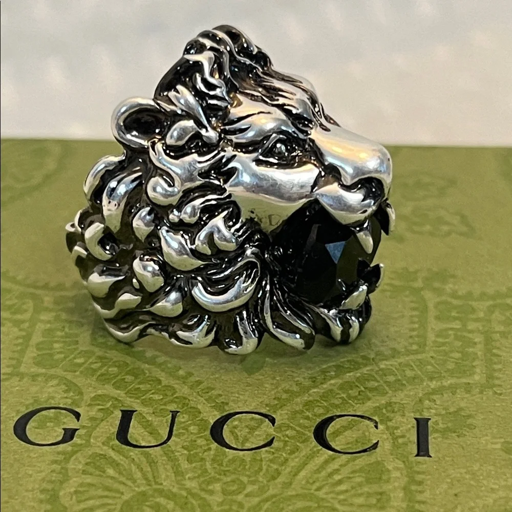 Gucci Lion Head Motif Ring With Black Stone Size 8 Full Inclusion